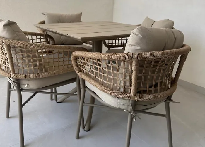 204 Lux Level2 Tower 206 * Nicosia