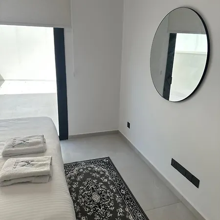 204 Lux Level2 Tower 206 *