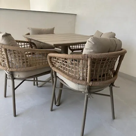 204 Lux Level2 Tower 206 * Nicosia